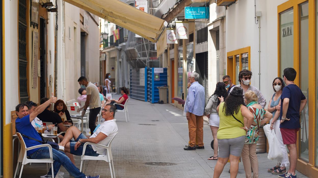 Veladores en el Blanco Cerrillo, en la calle José de Velilla