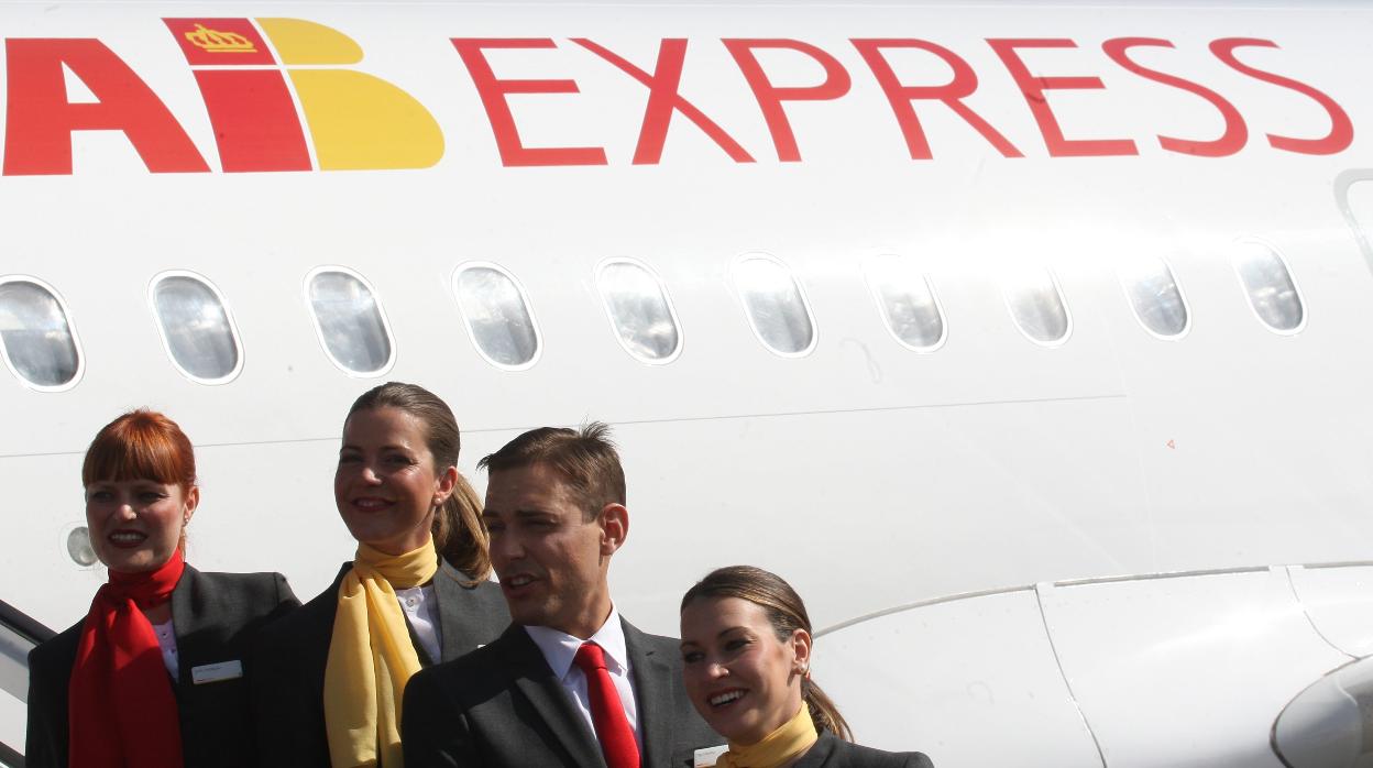 Tripulación de un avión de Iberia Express en Sevilla