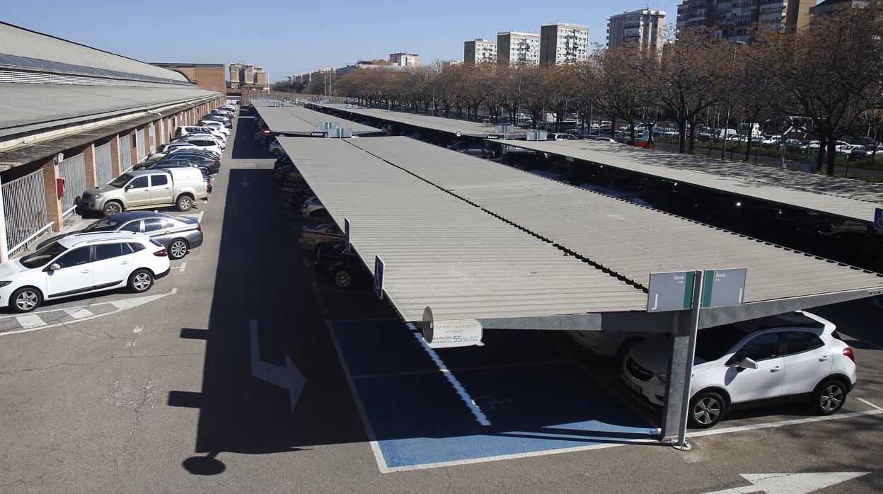 Aparcamientos del lateral de la estación de Santa Justa