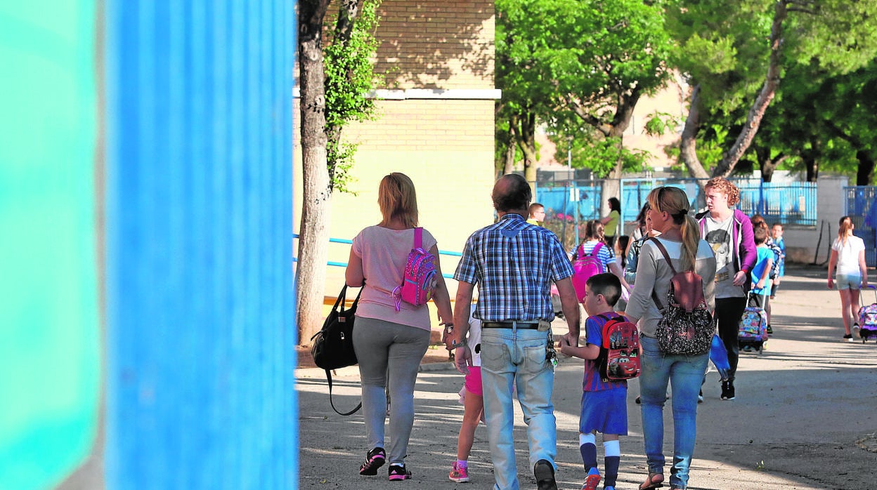 El coronavirus no permitirá que los padres, madres o tutores de los escolares puedan recoger las notas