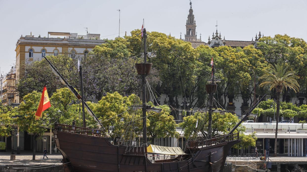 La réplica de la Nao Victoria está amarrada en el paseo de Marqués de Contadero