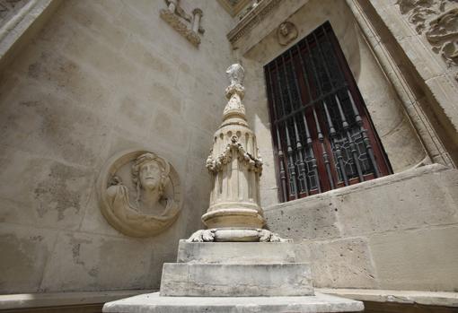 Cruz de la Inquisición del Ayuntamiento de Sevilla