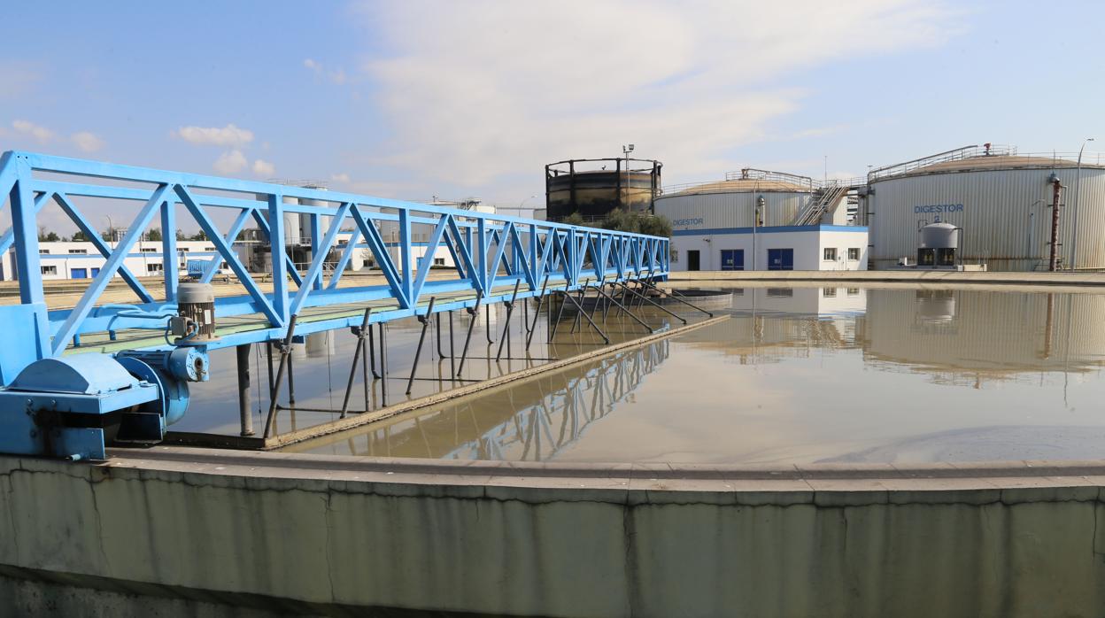 Estación depuradora de Emasesa en el Copero