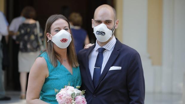 Ana y Víctor reabren la puertas del Ayuntamiento de Sevilla para las bodas civiles
