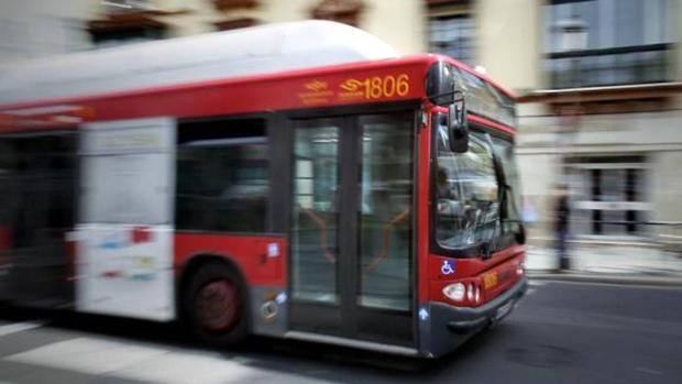 Los autobuses públicos de Sevilla sólo han recuperado el 36 por ciento de viajeros en la desescalada