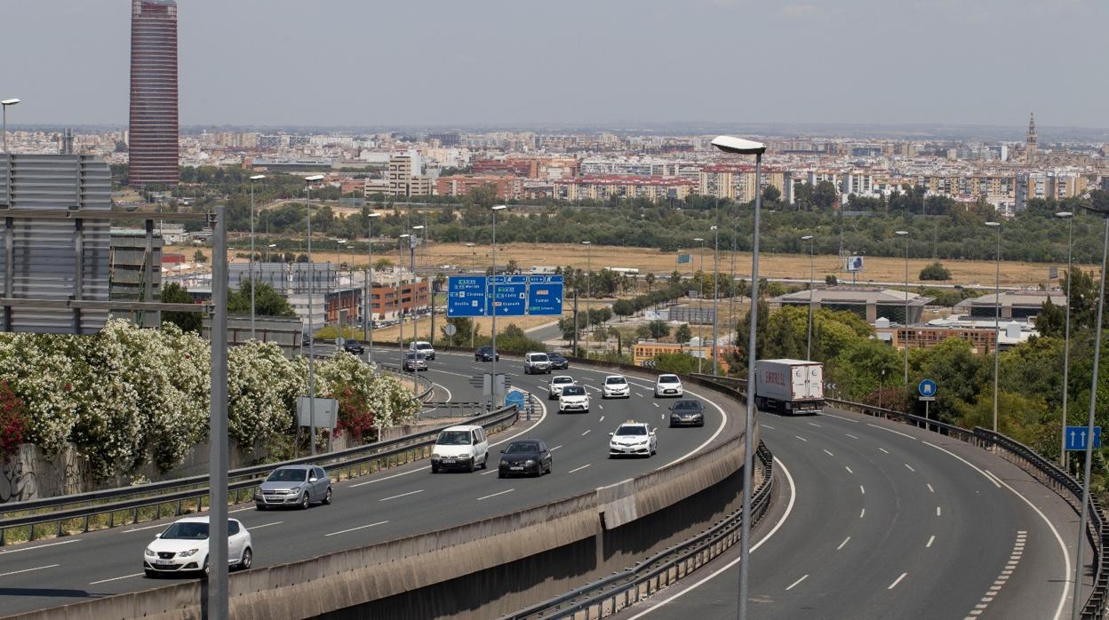 Táfico en la autovía A-49 en dirección hacia Huelva