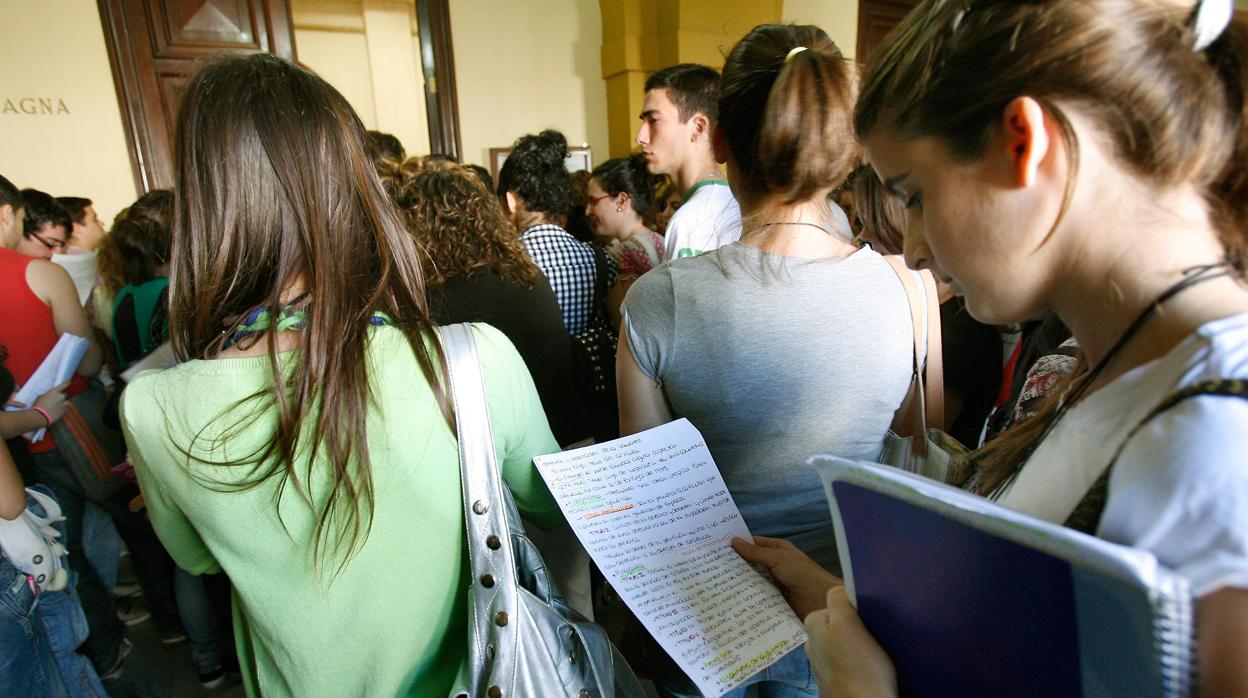 Estudiantes antes de un examen