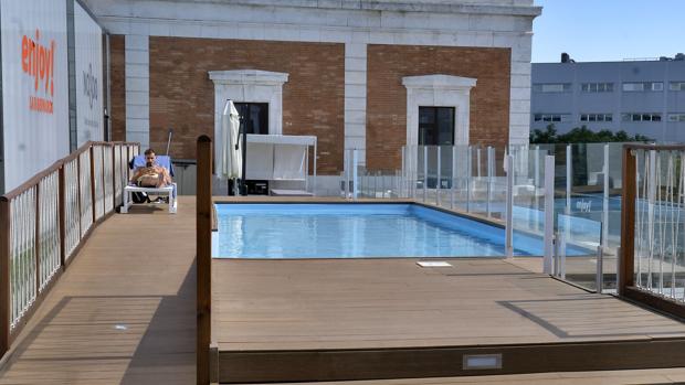 Guía de piscinas para bañarse al aire libre en Sevilla este verano
