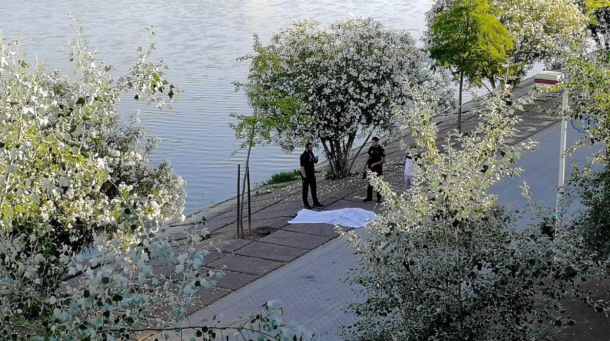 El cadáver se encontraba flotando cerca del puente de la Barqueta