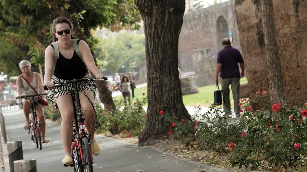 El Pleno aprueba desplazar a la calzada el carril bici en la Ronda Histórica