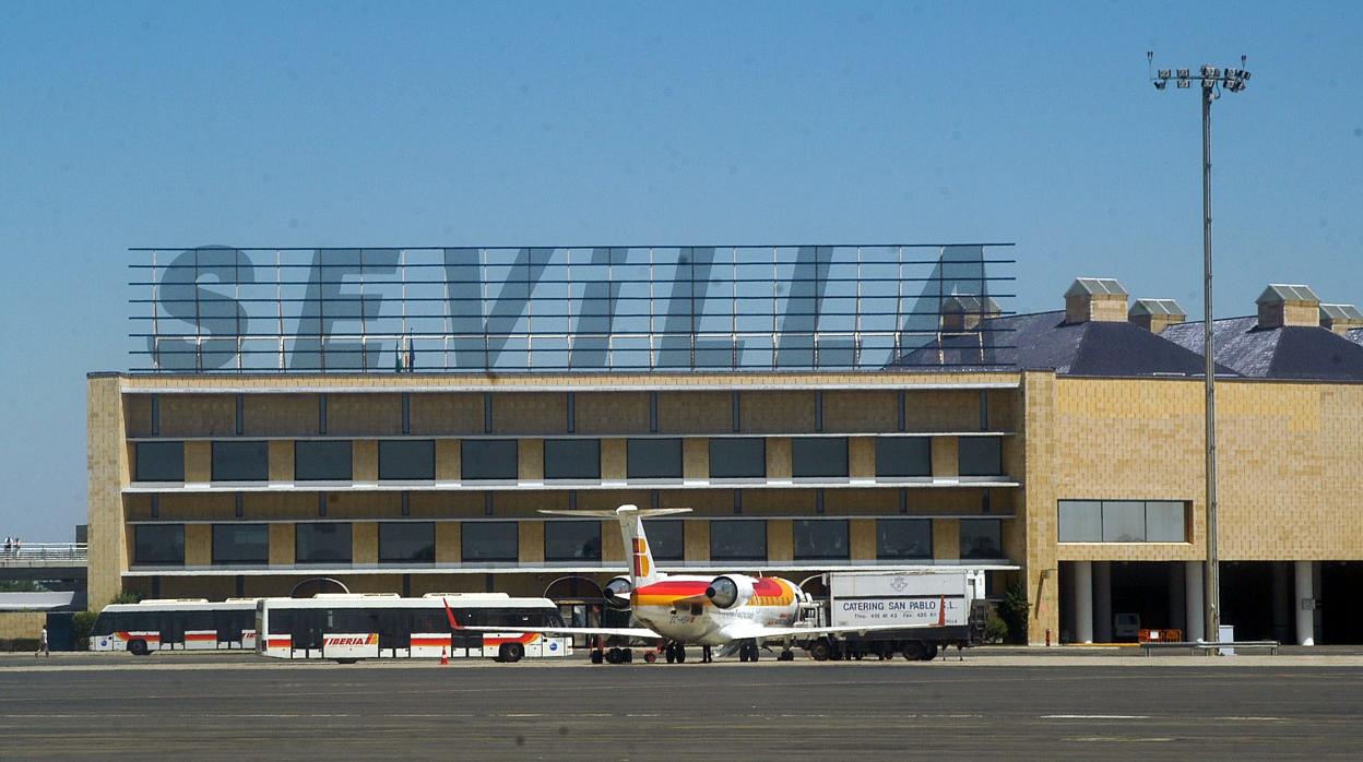 Edificio de la terminal de San Pablo con el desaparecido cartel