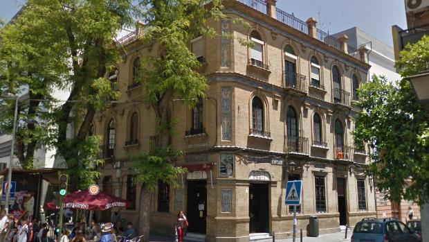 Los 33 edificios regionalistas de Sevilla que se ponen a salvo de la piqueta