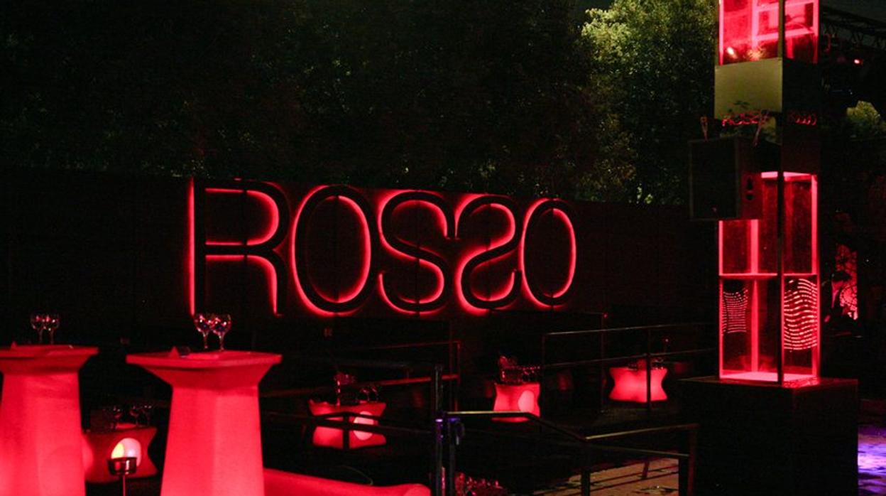 La Policía Local cerró anoche la terraza de verano Rosso