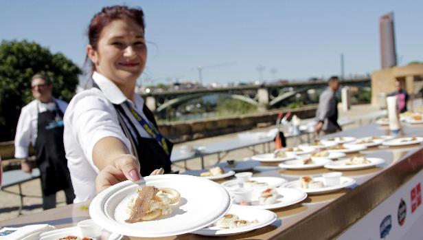 Sevilla se vende en veinte ciudades españolas como la capital de la tapa