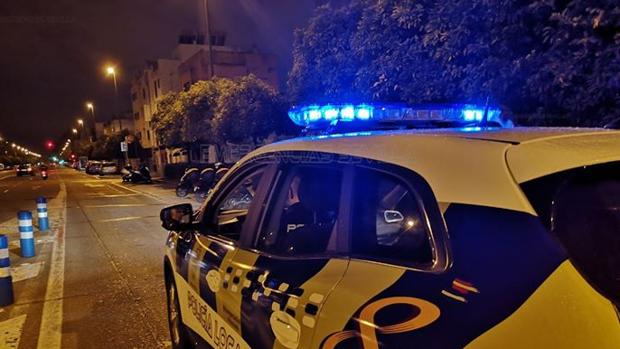 Detenido un hombre en Sevilla por la Policía Local al intentar agredir a su expareja con un cuchillo de cocina