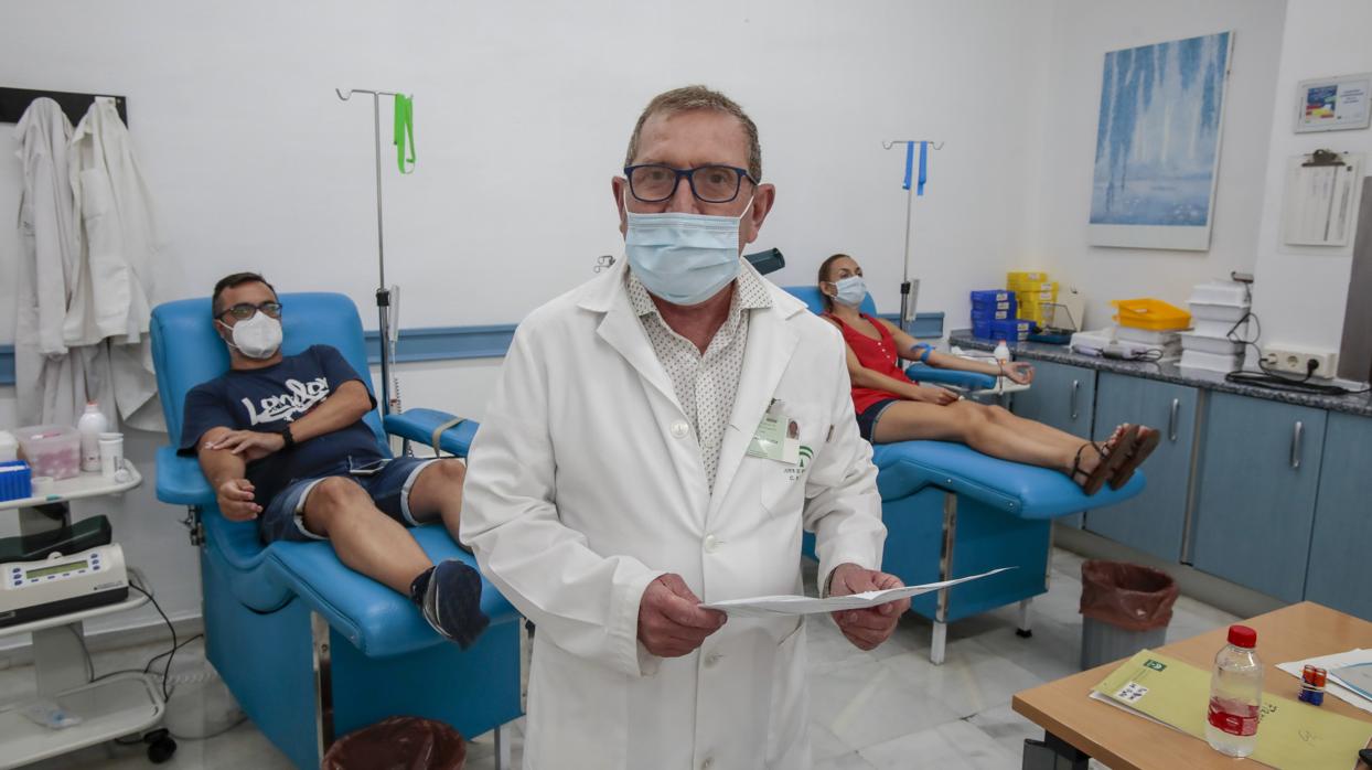 Manuel Marín, en el Centro de Transfusión Sanguínea de la avenida Manuel Siurot