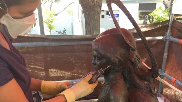 El monumento a María Auxiliadora de Triana recupera todo su esplendor