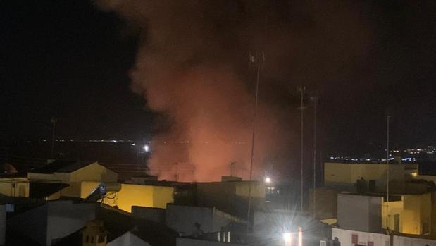 Se reactiva el incendio de Sanlúcar La Mayor