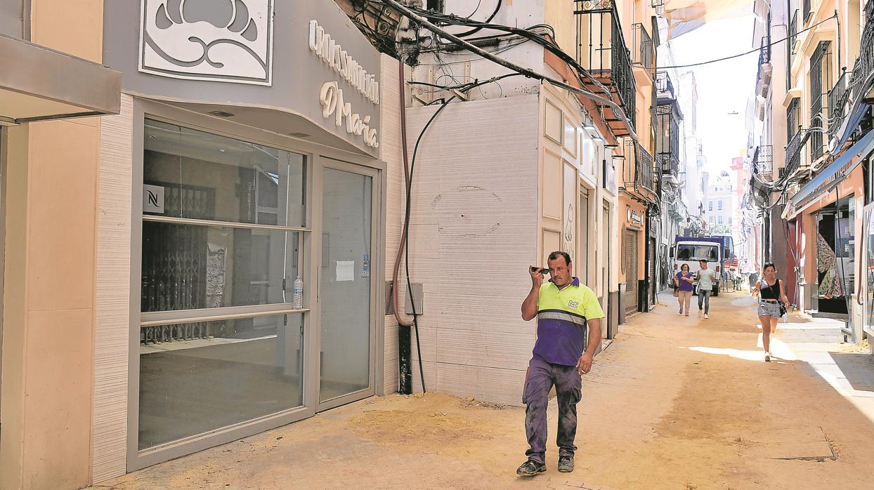 Los locales de la calle Cuna se han vaciado de actividad comercial en estos últimos meses