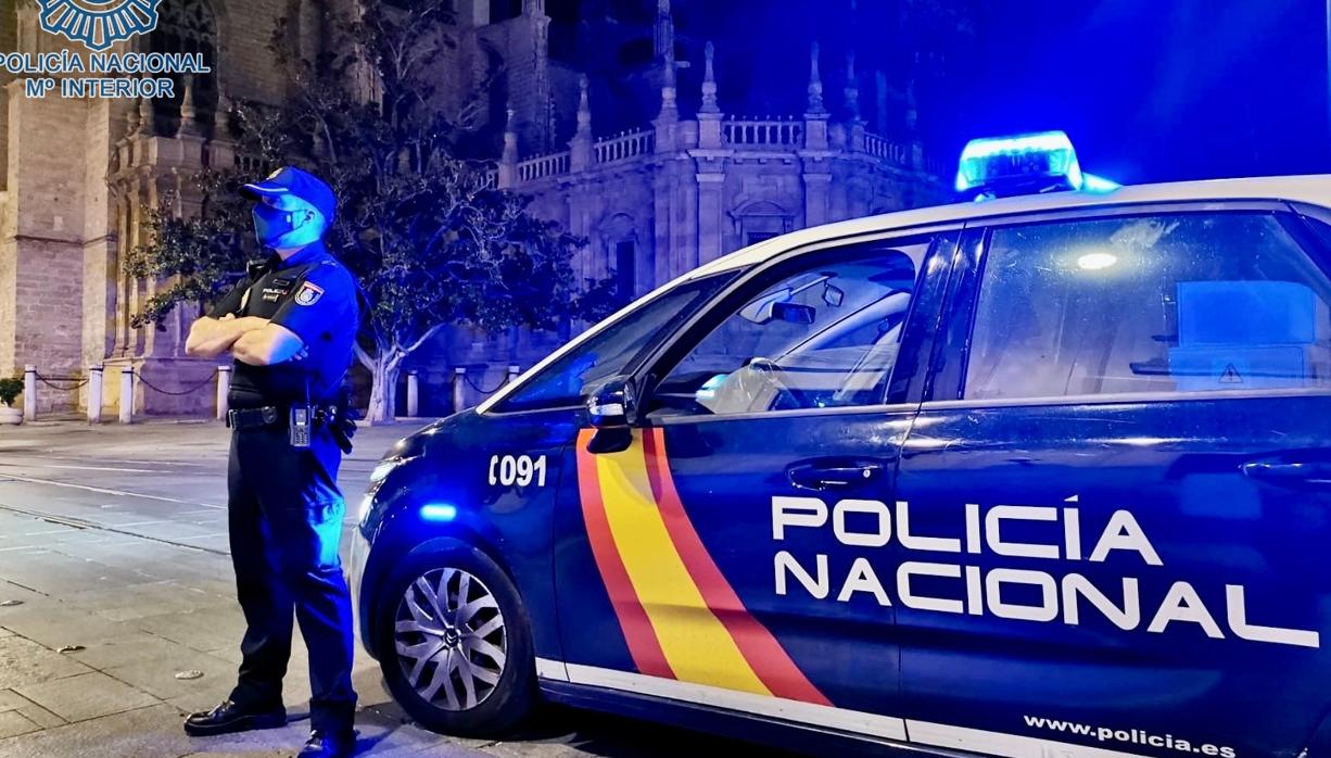 Sorprendidos mientras robaban jamones y embutidos en un bar de Sevilla capital