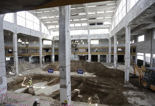 El Mercado de la Carne quedó paralizado tras la aparición de restos arqueológicos