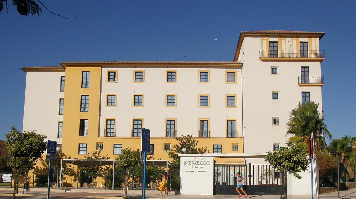 Exterior de la residencia de ancianos de Mairena del Aljarafe