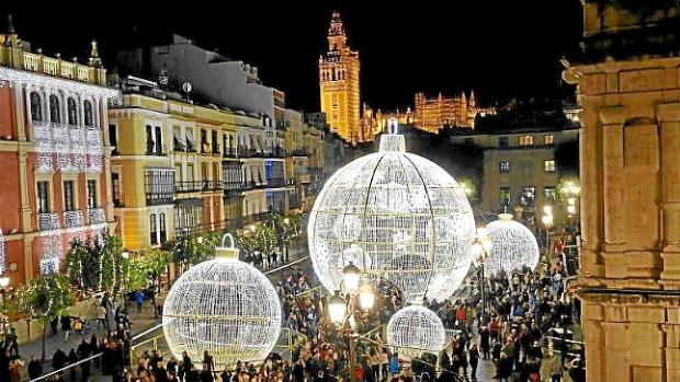 El Ayuntamiento de Sevilla pondrá este año las luces de Navidad con un protocolo anti bullas