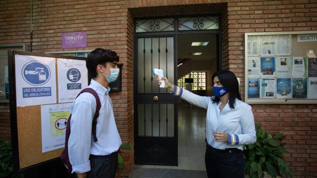 Vuelta al cole en Sevilla: al colegio con bata de laboratorio