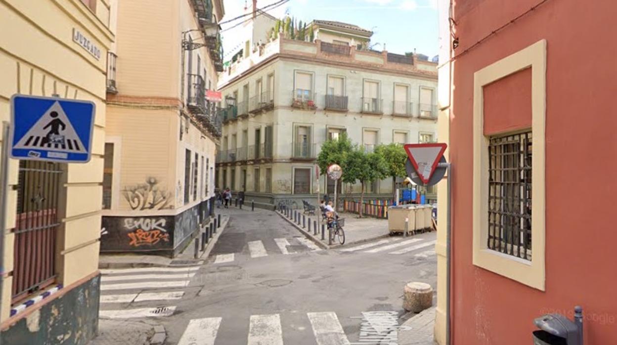 El menor fue encontrado muerto en su vivienda de la calle Juzgado, en el barrio de San Julián