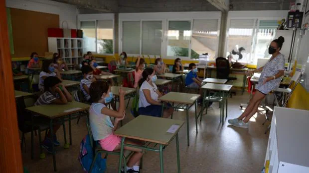 Vuelta al cole en Sevilla: Educación estudiará «caso a caso» cuando los padres no lleven a sus hijos al colegio