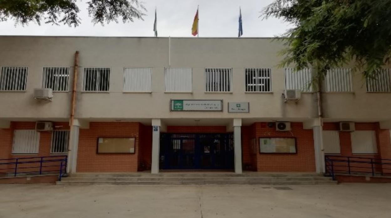 Fachada del centro Jacarandá de Sevilla Este