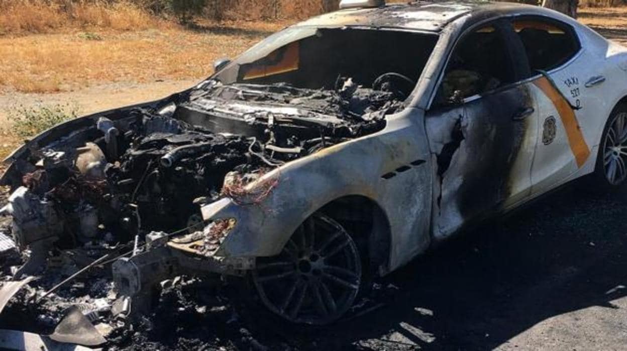 Imagen del taxi de la marca Maserati tras el incendio del vehículo