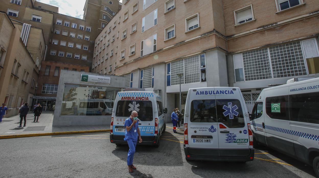 Ambulancias en el hospital Virgen del Rocío