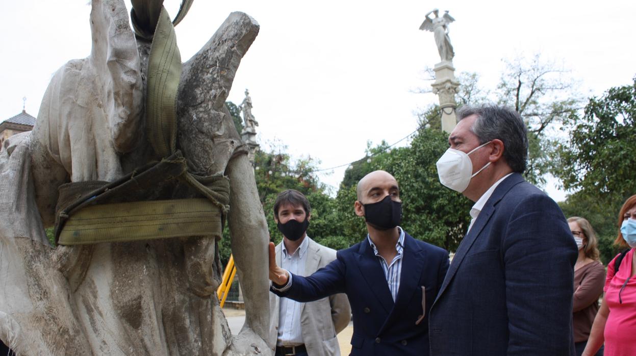 El alcalde de Sevilla, Juan Espadas, ha visitado este martes el parque de María Luisa