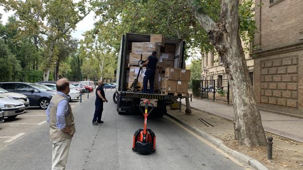 Sevilla dispone ya de 622.000 mascarillas del Gobierno para distribuir entre ayuntamientos y entidades sociales