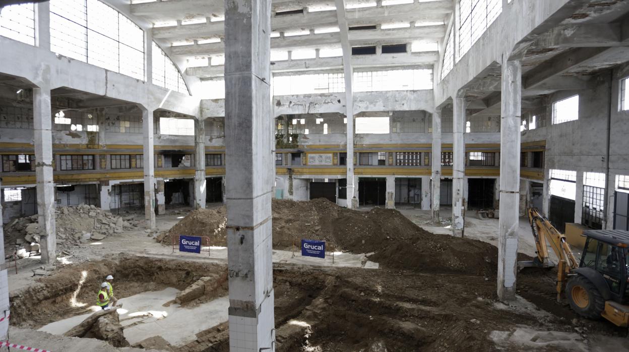 Interior del viejo mercado de la Puerta de la Carne cuando arrancaron las obras