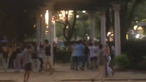 La Policía Local de Sevilla realiza 428 denuncias por botellonas durante la noche del viernes