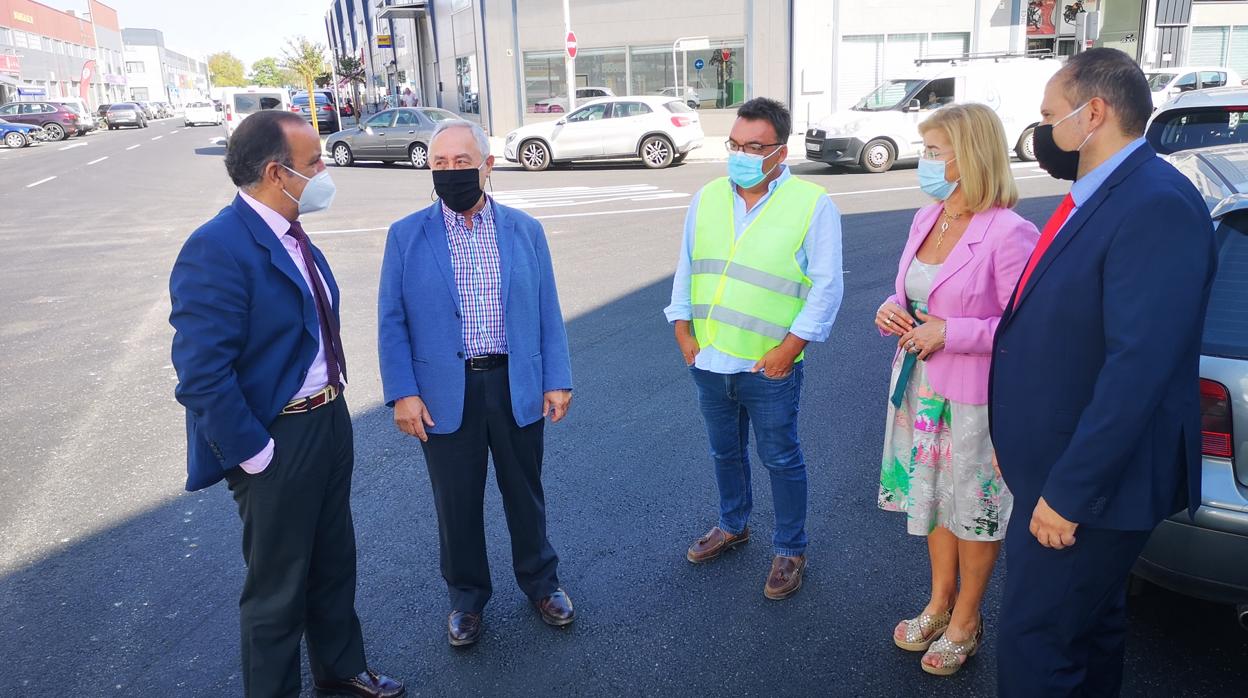 El delegado durante una visita a las obras en el parque industrial