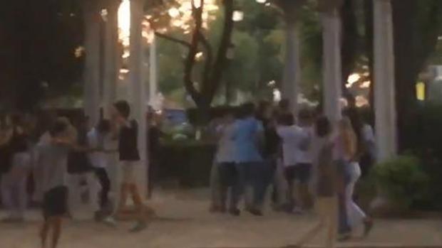 El Ayuntamiento de Sevilla adelanta dos horas el cierre de los parques y plazas