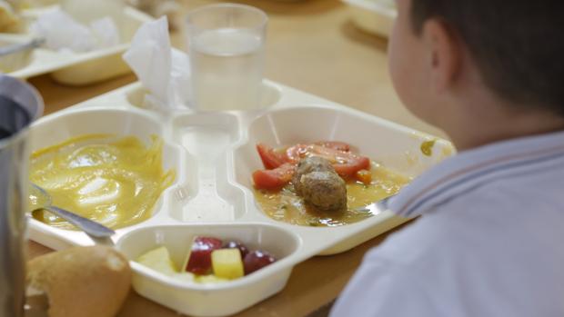 Cae más de un cinco por ciento en Sevilla el número de usuarios de comedor escolar en Infantil y Primaria