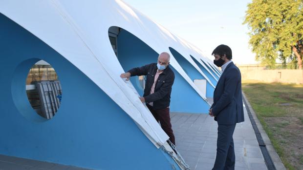 Concluye la instalación de la cubierta de la piscina de Alcosa tras una inversión 120.000 euros