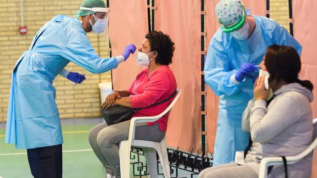 La pandemia del Covid-19 acelera su crecimiento en Sevilla con 800 nuevos contagios en un día