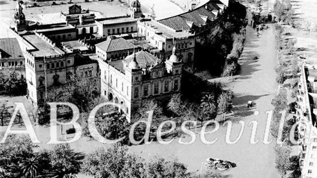 Sevilla Antigua: ¿Reconoces el monumento de esta fotografía de mediados de siglo XX?