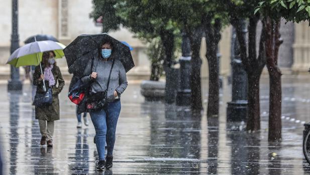 El tiempo en Sevilla: vuelven las lluvias y las tormentas y se va el calor