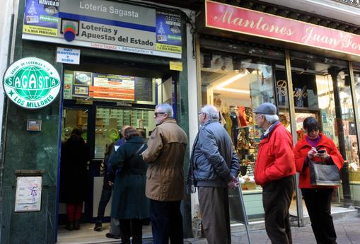 Las clásicas colas en la puerta de la administración de la calle Sagasta han desaparecido este 2020