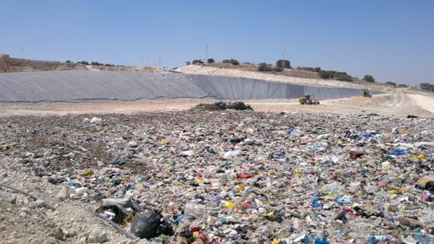 La trama del reciclaje en Sevilla: tres casos ponen el ecologismo de la izquierda bajo sospecha