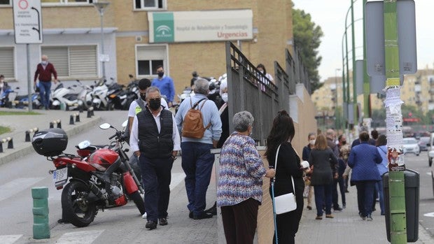 Uno de cada cinco pacientes sevillanos en listas de espera tiene miedo a operarse y aplaza la intervención