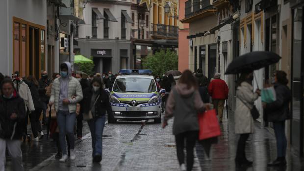 Dos detenidos en Sevilla tras robar en un vehículo y acceder a una vivienda