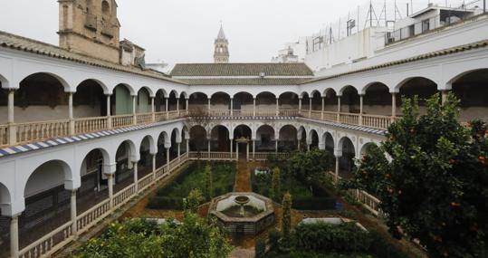 El claustro principal de Santa Inés