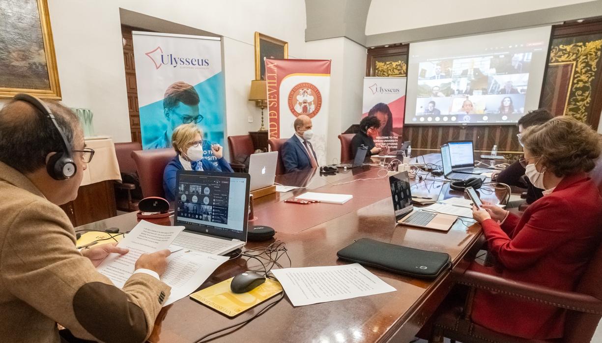 El rector, Miguel Ángel Castro, y su equipo durante la reunión virtual que ha mantenido con sus homólogos